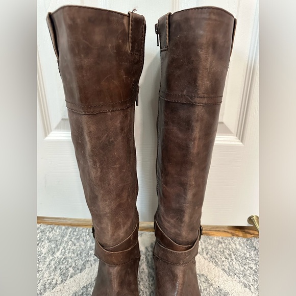 Knee high boot - Picture 3 of 7